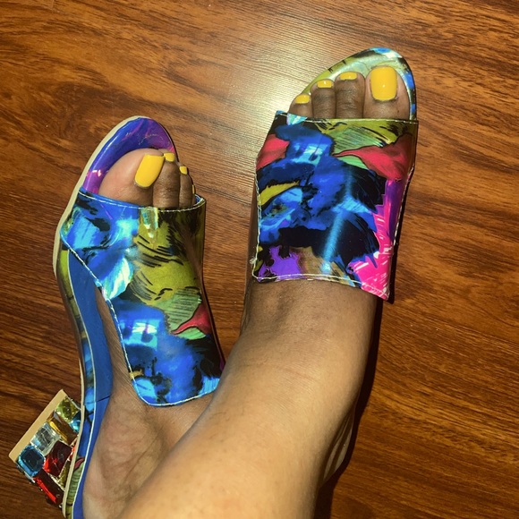 Heels - Picture 3 of 9